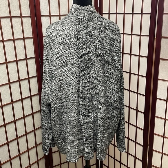Premise studio woman's gray sweater 3X - Picture 3 of 4